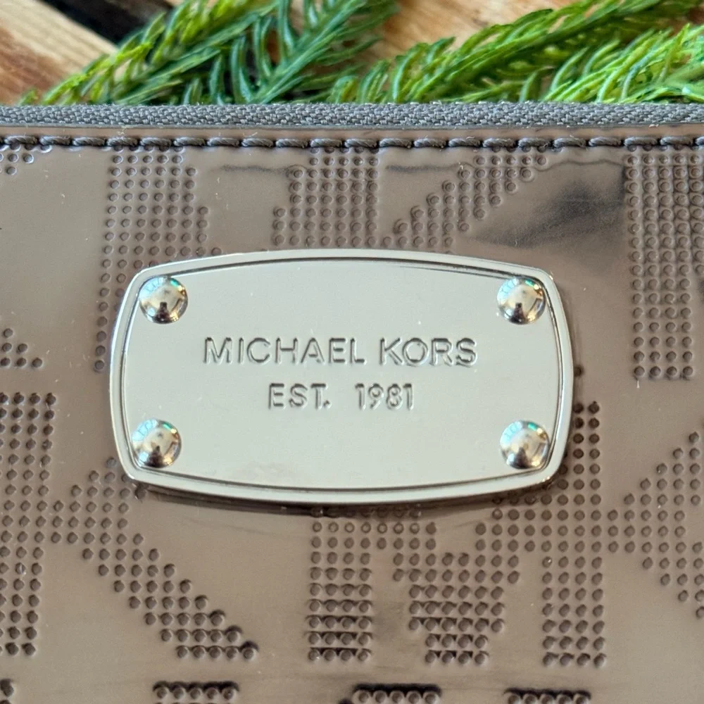 Michael Kors Silver Logo Wallet - Picture 2 of 12